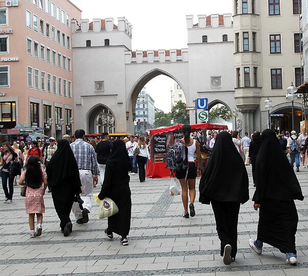 Im Schnitt lassen Araber 550 Euro pro Kopf und Tag in der Stadt.