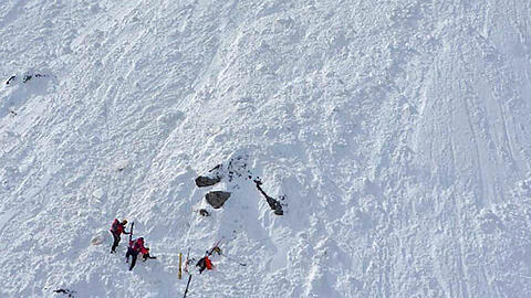 Zwei deutsche Skifahrer wurden in Norwegen von einer Lawine erfasst.