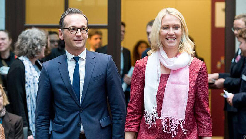 Familienministerin Schwesig und Justizminister Maas kommen zum Festakt anlässlich des 25-jährigen Inkrafttretens der UN-Kinderrechtskonvention in Deutschland. Familienministerin Schwesig und Justizminister Maas kommen zum Festakt anlässlich des 25-jährigen Inkrafttretens der UN-Kinderrechtskonvention in Deutschland.
