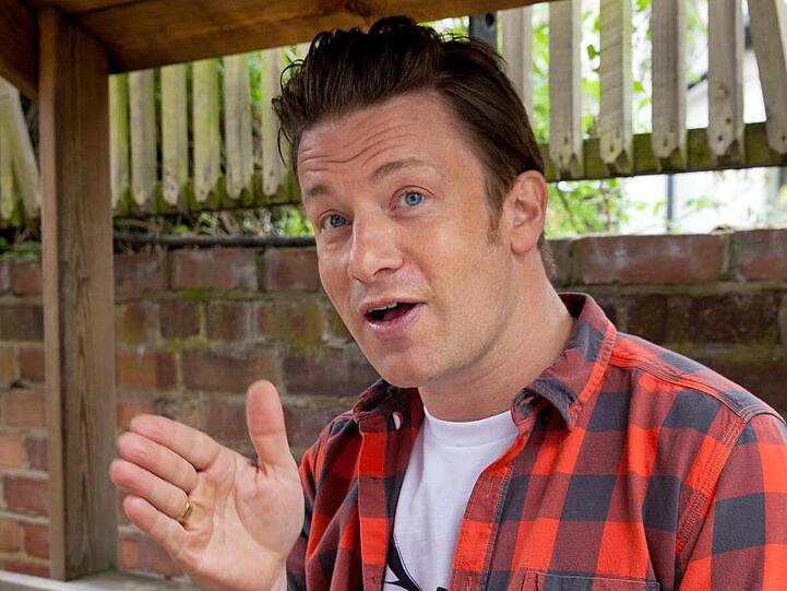 Jamie Oliver bei einem Interview an der Rhyl-Grundschule in London.