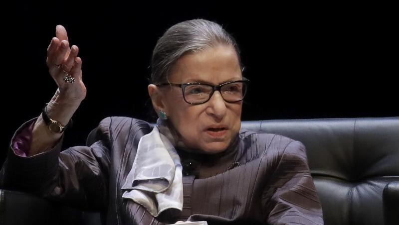Ruth Bader Ginsburg, Richterin am obersten Gericht der USA, spricht während einer Veranstaltung an der University of California (Archiv). Ruth Bader Ginsburg, Richterin am obersten Gericht der USA, spricht während einer Veranstaltung an der University of California (Archiv).