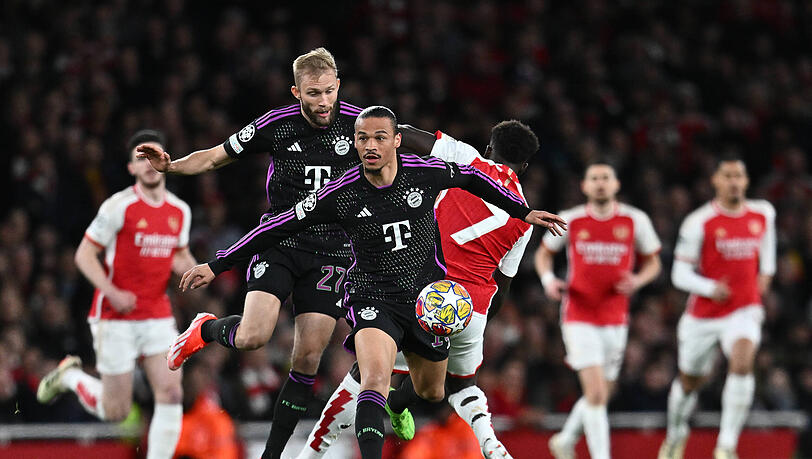 Im Hinspiel beim 2:2 einer der besten Bayern: Zum Glück für die Münchner kehrt Leroy Sané (M.) nun gegen Arsenal in den Kader zurück.