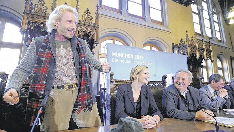 Starker Auftritt: Moderatoren-Legende Thomas Gottschalk ist ein Freund der Bewerbung Münchens um die Ausrichtung der Olympischen Spiele 2018. Alpin-Olympiasiegerin Maria Riesch und Münchens OB Christian Ude sind sichtlich erfreut. Foto: dpa Starker Auftritt: Moderatoren-Legende Thomas Gottschalk ist ein Freund der Bewerbung Münchens um die Ausrichtung der Olympischen Spiele 2018. Alpin-Olympiasiegerin Maria Riesch und Münchens OB Christian Ude sind sichtlich erfreut. Foto: dpa