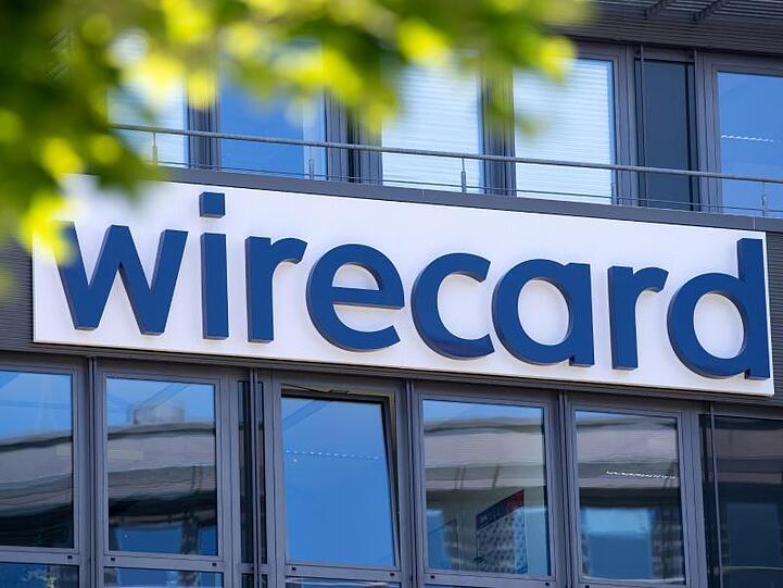 Der Schriftzug von Wirecard ist an der Firmenzentrale zu sehen.