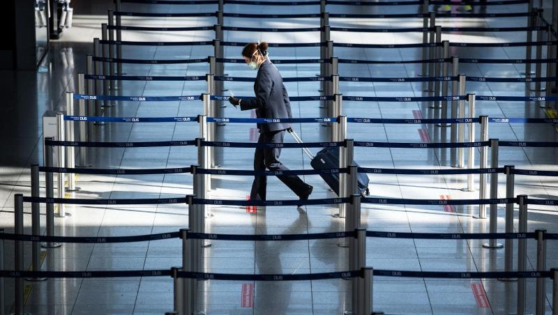 Der fast menschenleere Check-In am Düsseldorfer Flughafen. Der fast menschenleere Check-In am Düsseldorfer Flughafen.
