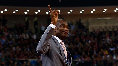 Es war die typische Geste von Dikembe Mutombo nach einem Block: Nicht in meinem Haus.