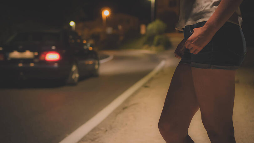 Fünf der Frauen kamen mit einer Anzeige wegen einer Ordnungswidrigkeit davon. Die übrigen fünf Frauen waren schon vorher wegen illegaler Prostitution im Sperrbezirk aufgefallen, weshalb gegen sie ein Strafverfahren eingeleitet wurde.