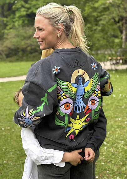 Miriam Neureuther zeigt sich ganz innig mit ihren Kindern.