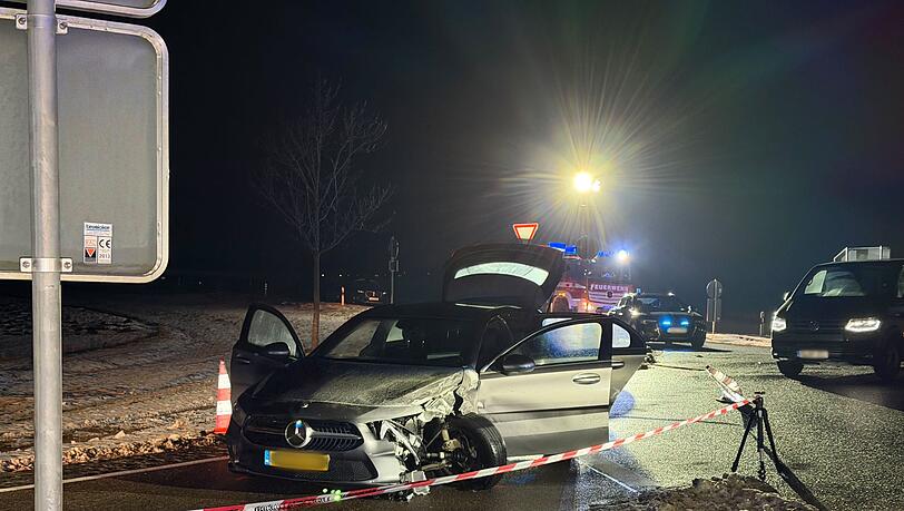 Ein Unfall beendete die 20 Kilometer lange Verfolgungsfahrt. (Archivbild) Ein Unfall beendete die 20 Kilometer lange Verfolgungsfahrt. (Archivbild)