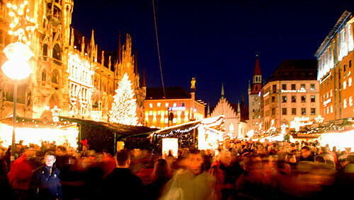 An den Wochenende ist am Münchner Christkindlmarkt kaum mehr ein Durchkommen möglich An den Wochenende ist am Münchner Christkindlmarkt kaum mehr ein Durchkommen möglich