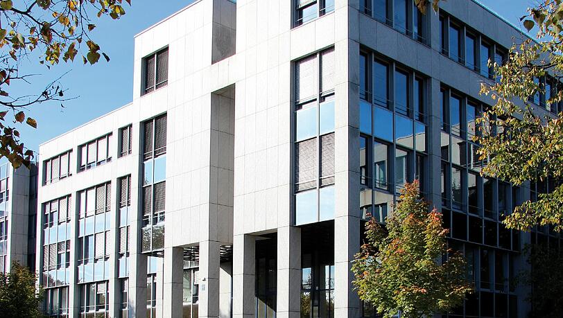 Die Firmenzentrale der „Terrafinanz“ im Stefan-George Ring: Hier arbeiten über 50 Menschen am Erfolg des Unternehmens. Die Firmenzentrale der „Terrafinanz“ im Stefan-George Ring: Hier arbeiten über 50 Menschen am Erfolg des Unternehmens.