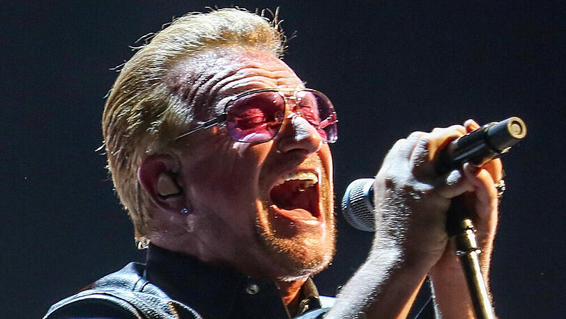 Bono bei einem U2-Konzert in Los Angeles Bono bei einem U2-Konzert in Los Angeles