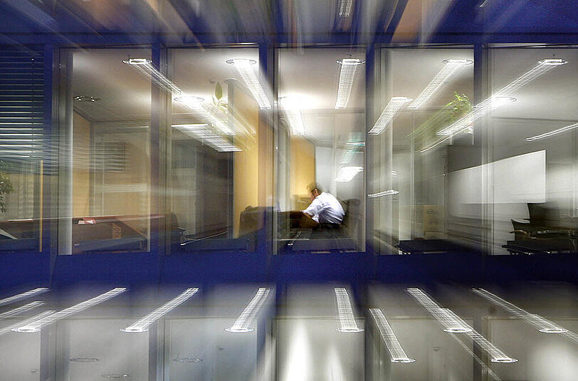 Wie viele Stellen sind eine Milliarde Arbeitsstunden? Foto: Frank Rumpenhorst/Archiv