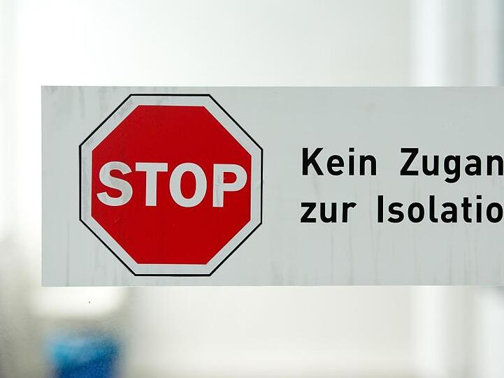 Ein Schild mit der Aufschrift "Kein Zugang zur Isolation". Foto: Sven Hoppe/dpa/Archivbild
