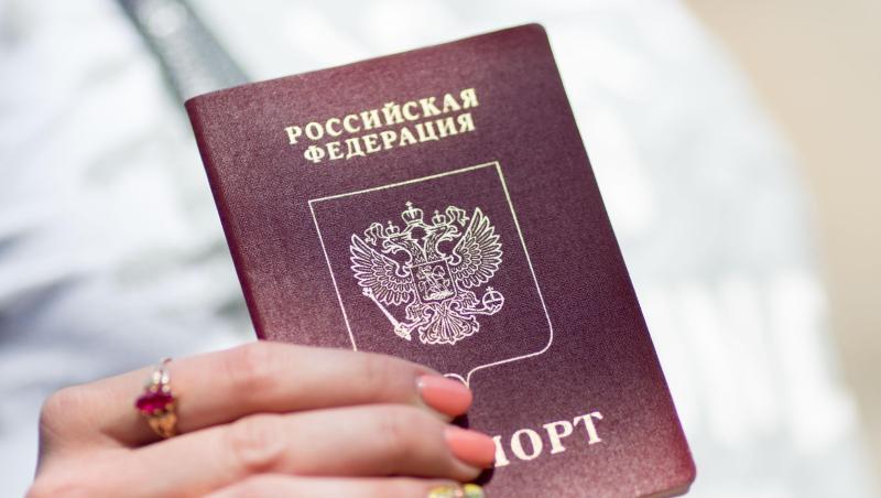 Menschen mit ständigem Wohnsitz in "einzelnen Kreisen" der Gebiete von Donezk und Luhansk können künftig in einem "vereinfachten Verfahren" russische Staatsbürger werden. Menschen mit ständigem Wohnsitz in "einzelnen Kreisen" der Gebiete von Donezk und Luhansk können künftig in einem "vereinfachten Verfahren" russische Staatsbürger werden.