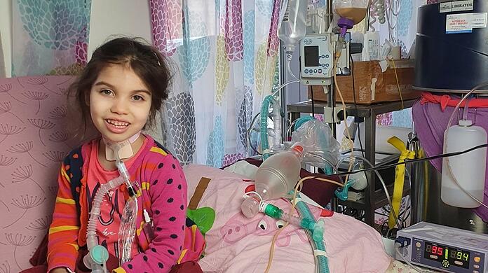 Die fünf Jahre alte Isabella leidet an einer seltenen Lungenkrankheit. Sie ist auf Hilfe angewiesen.