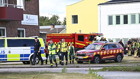 Polizei und Rettungskr&auml;fte r&uuml;ckten am Nachmittag zu einer Schule im schwedischen Fagersta aus.