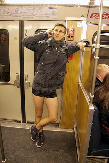So macht U-Bahn fahren Spaß. Die Bilder vom Unterhosen-Flashmob in München.