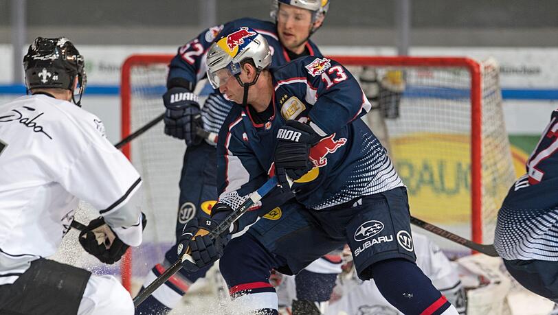 Der EHC Red Bull sterbt ab kommender Woche die vierte Meisterschaft in Folge an. Der EHC Red Bull sterbt ab kommender Woche die vierte Meisterschaft in Folge an.