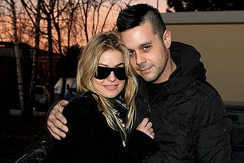 Kuschel-Kurs: Carmen Electra und Rob Patterson.