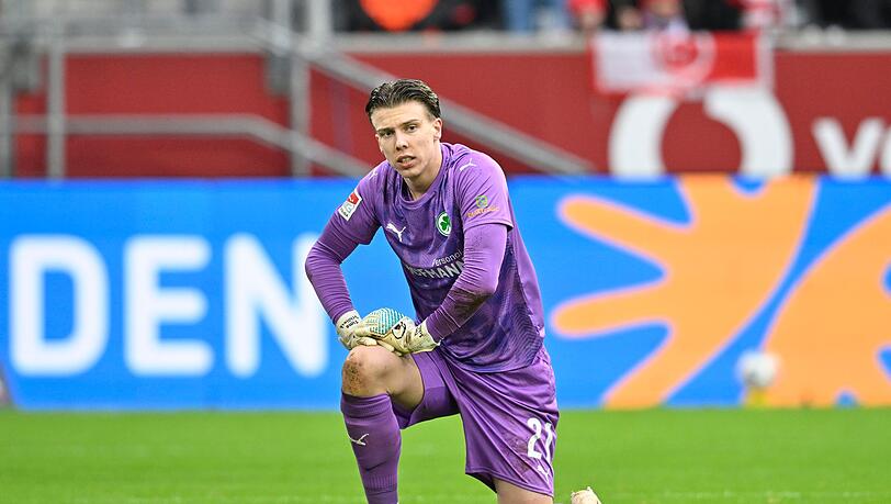 Der von RB Leipzig ausgeliehene Torhüter Timo Schlieck kämpft derzeit mit Fürth noch um den Klassenerhalt. (Archivbild) Der von RB Leipzig ausgeliehene Torhüter Timo Schlieck kämpft derzeit mit Fürth noch um den Klassenerhalt. (Archivbild)
