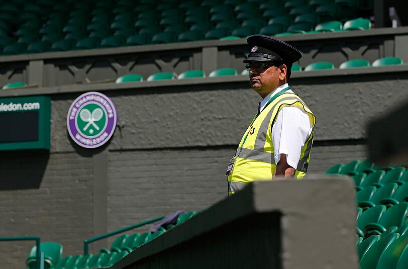 Der Centre Court in Wimbledon musste wegen eines Feuer evakuiert werden.