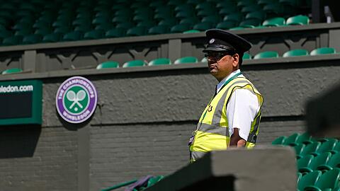 Der Centre Court in Wimbledon musste wegen eines Feuer evakuiert werden.