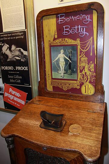 "Bouncing Betty" im Sexmuseum Amsterdam 800.000 Besucher kommen jedes Jahr in das Museum.