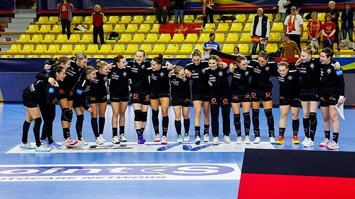 Die deutschen Spielerinnen vor dem Spiel gegen Frankreich.