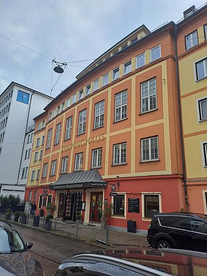 Die Adolf-Kolping-Straße 1 gleich beim Stachus wurde 1950/51 erbaut.