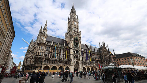 Ab dem Jahr 2032 soll das M&uuml;nchner Rathaus ger&auml;umt und saniert werden. Doch jetzt macht die CSU einen neuen Vorschlag.