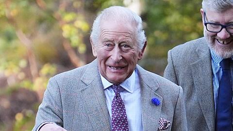 K&ouml;nig Charles war beim Termin in den Cairngorms gut gelaunt.