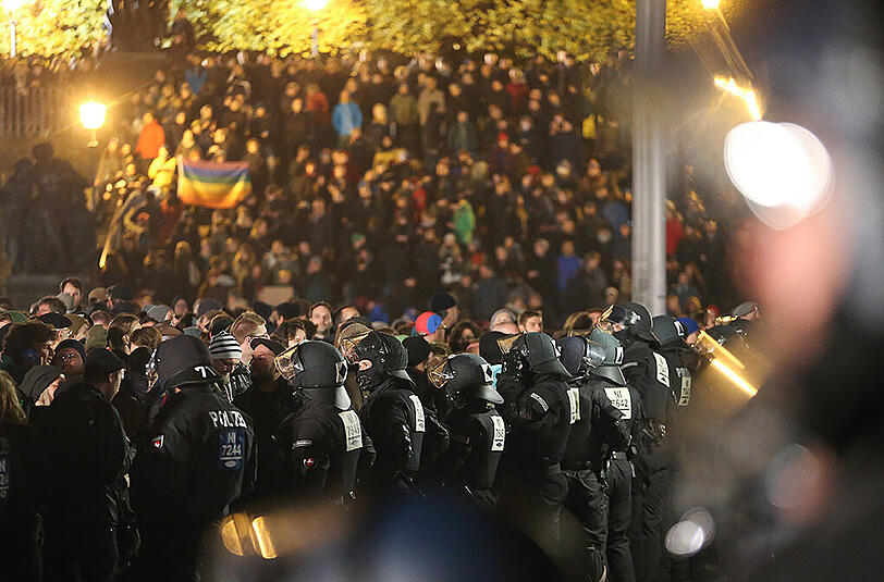 Bilder von der Pegida-Demo in Dresden zum einjährigen Jubiläum der fremdenfeindlichen Bewegung.