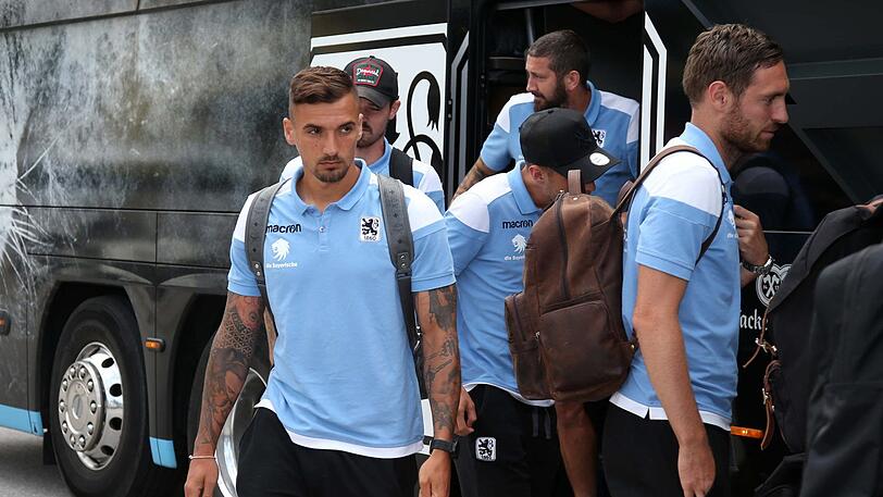 Am Dienstagmittag ist der TSV 1860 in Windischgarsten angekommen - mit Testspieler Sascha Marinkovic. Klicken Sie sich durch die Bilder der Ankunft!