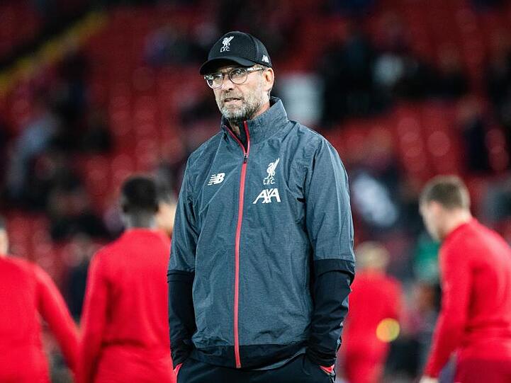Trainer Jürgen Klopp (r) erlebte mit dem FC Liverpool ein schwieriges Spiel.