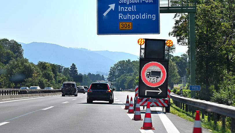 LKW mussten bereits in der Vergangenheit immer wieder auf der Autobahn bleiben. LKW mussten bereits in der Vergangenheit immer wieder auf der Autobahn bleiben.