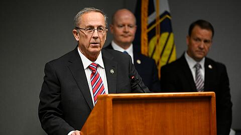 Robinson sei unter anderem wegen Mordes angeklagt, sagt der Staatsanwalt von Utah County, Jeff Gray.