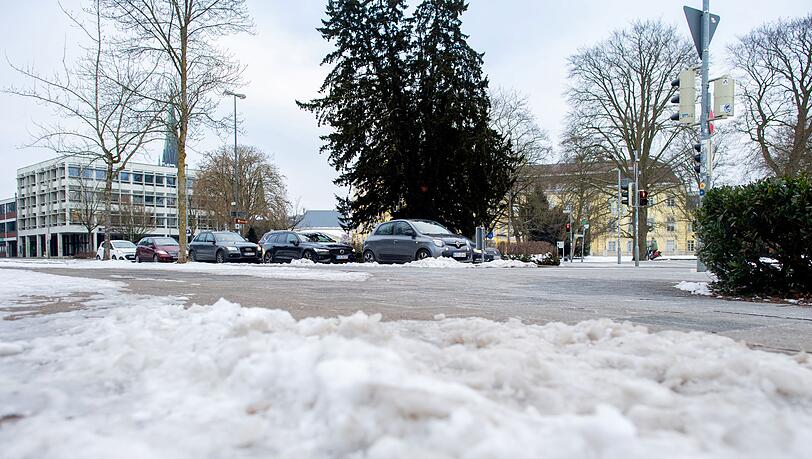 Wegen des Winterwetters m&uuml;ssen sich die Menschen in Teilen Deutschlands am Mittwochmorgen auf glatte Stra&szlig;en einstellen.