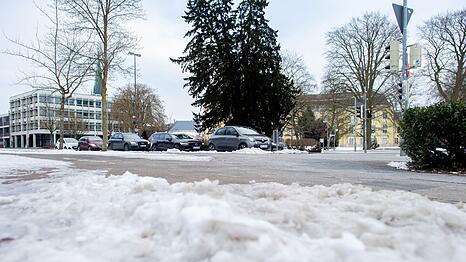 Wegen des Winterwetters m&uuml;ssen sich die Menschen in Teilen Deutschlands am Mittwochmorgen auf glatte Stra&szlig;en einstellen.