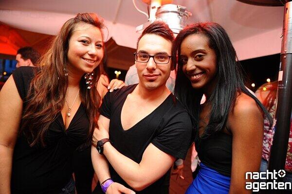 Start ins Partywochenende: Am Freitag im Neuraum mit dem IsarCosmos. Mehr Bilder unter: www.nachtagenten.de.
