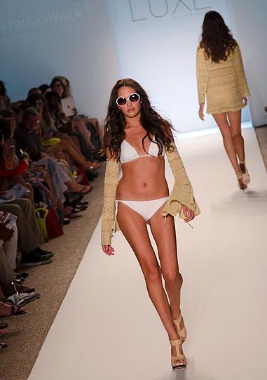 Die Swim-Wear 2012 von Designerin Lisa Vogel lässt das Frauenherz höher schlagen.