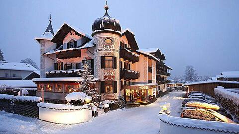 Der Staudacherhof präsentiert sich im Winter von seiner schönsten Seite.