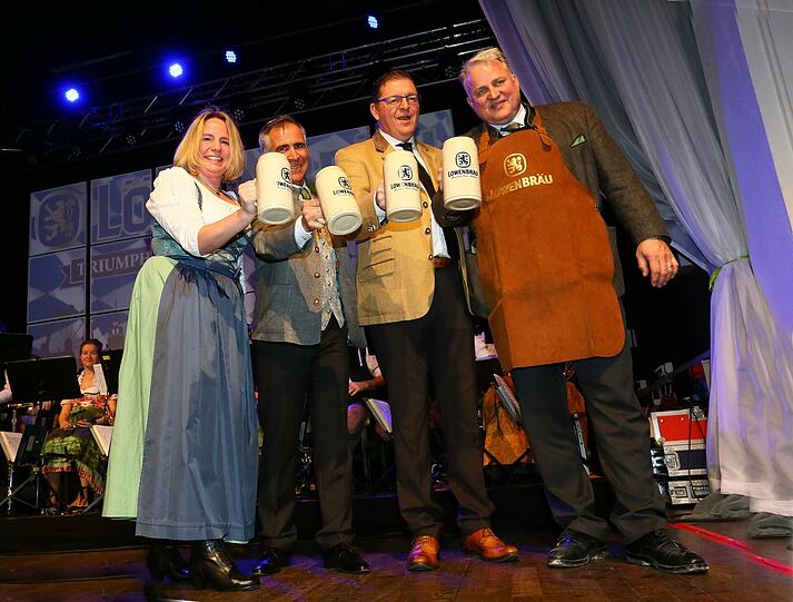 Die Starkbier-Saison ist eröffnet! Doch im Löwenbräukeller ging es nicht nur um den Hopfen-Smoothie, sondern auch um Politik!