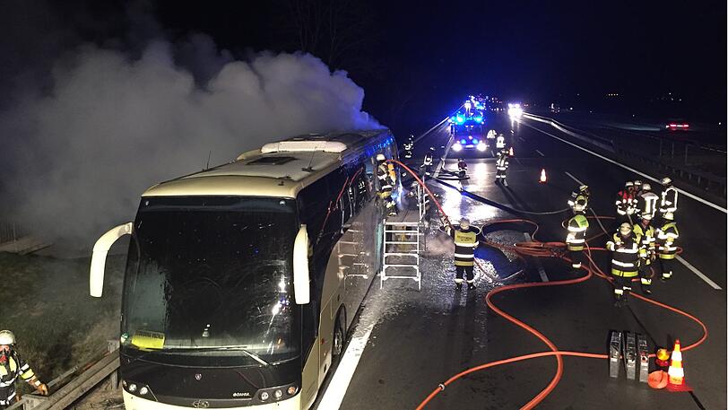 Die Feuerwehr Weyarn war allein mit 22 Mann vor Ort.