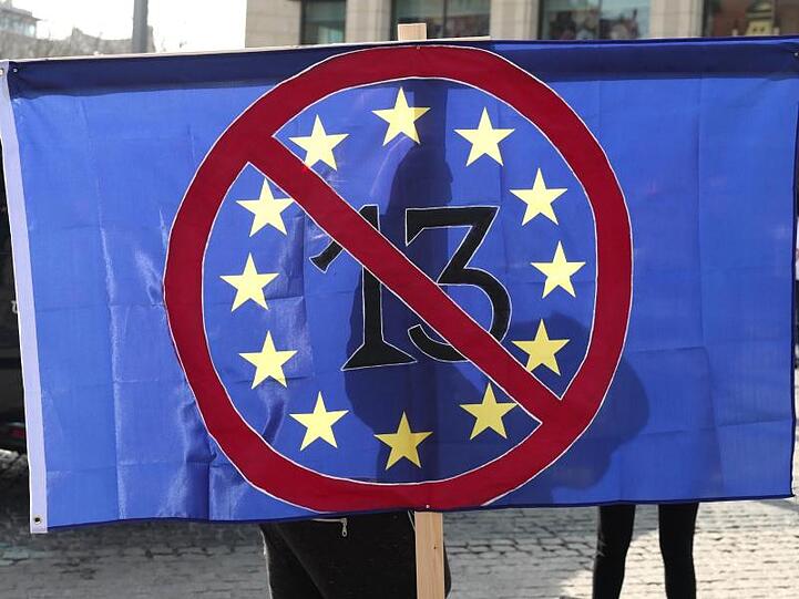 Kurz vor der entscheidenden Abstimmung über die Reform des Urheberrechts im EU-Parlament haben Tausende in Europa gegen das Vorhaben protestiert.