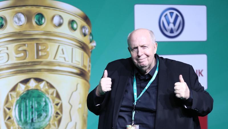 Reiner Calmund, ehemaliger Fußballfunktionär, will jetzt schnell Gewicht verlieren. Reiner Calmund, ehemaliger Fußballfunktionär, will jetzt schnell Gewicht verlieren.
