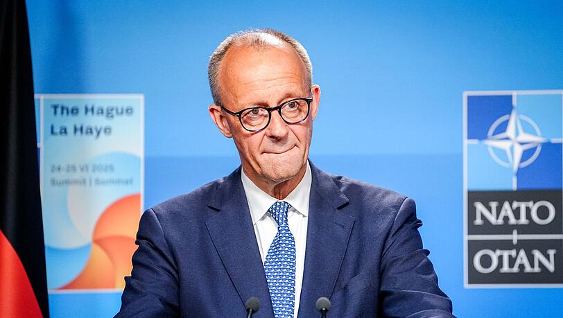 Bundeskanzler Friedrich Merz (CDU) äußert sich in Den Haag vor Journalisten zu den Ergebnissen des Nato-Gipfels mit US-Präsident Donald Trump.
