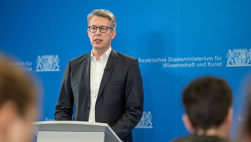 Kunstminister Markus Blume hat einen Zwischenbericht zu Untersuchungen der Bayerischen Staatsgemäldesammlungen vorgelegt.  (Archivfoto)