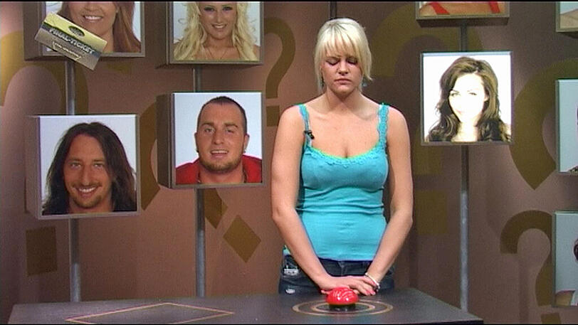 Doch auch wenn Lisa Jasmin beteuert hatte, dass es okay für sie ist, wenn Jasmin ihr Secret buzzert herrscht dicke Luft zwischen den beiden Mädels.