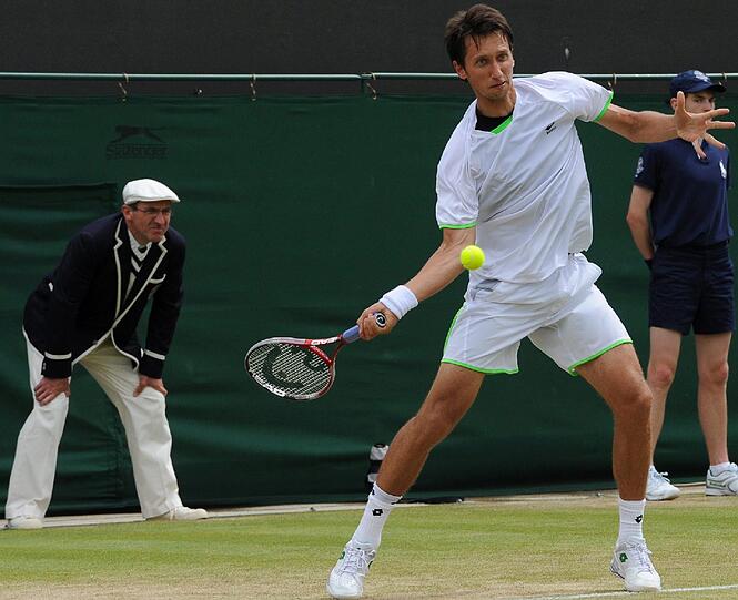 Nur zwei Tage nach seinem sensationellen Sieg über Rekordchampion Roger Federer (Schweiz) ist Tennisprofi Sergej Stachowsky in Wimbledon gescheitert.
